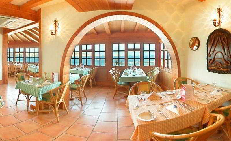 The Mediterranea Hotel & Suites Сент-Полс-Бей Ресторан фото